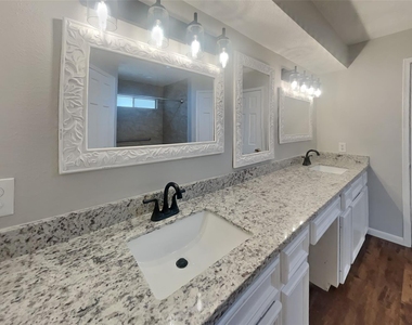 16915 Misty Creek Drive - Photo Thumbnail 15