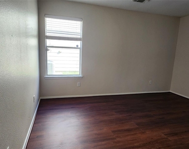 315 Sunset Colony Drive - Photo Thumbnail 14