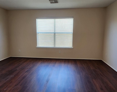 315 Sunset Colony Drive - Photo Thumbnail 10