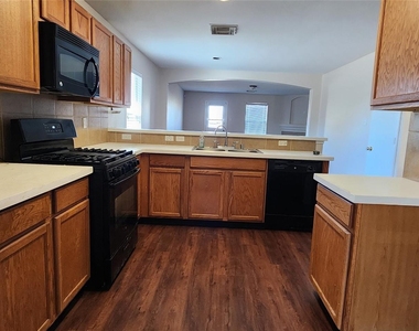 315 Sunset Colony Drive - Photo Thumbnail 4