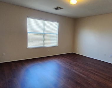 315 Sunset Colony Drive - Photo Thumbnail 11