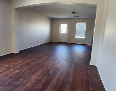 315 Sunset Colony Drive - Photo Thumbnail 8