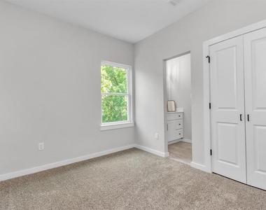 4622 Clover Street - Photo Thumbnail 8