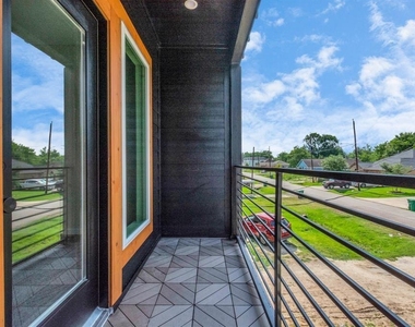 4622 Clover Street - Photo Thumbnail 14