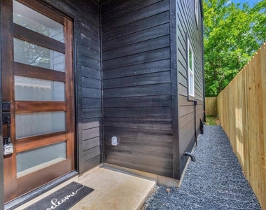 4622 Clover Street - Photo Thumbnail 2