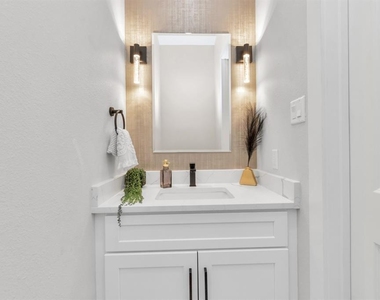 4622 Clover Street - Photo Thumbnail 25