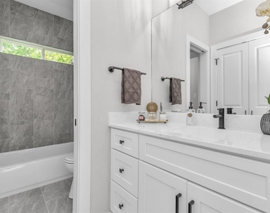 4622 Clover Street - Photo Thumbnail 9