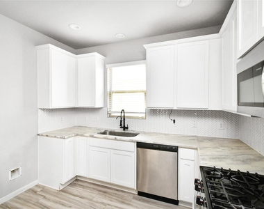 454 Aurora Creek Lane - Photo Thumbnail 14