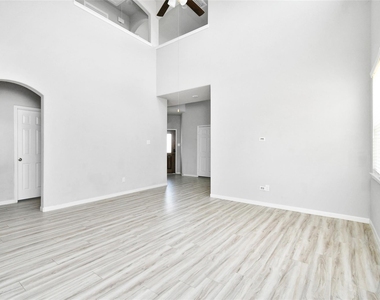 454 Aurora Creek Lane - Photo Thumbnail 7