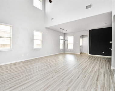 454 Aurora Creek Lane - Photo Thumbnail 5