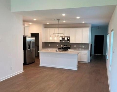 32523 Midsummer Drive - Photo Thumbnail 8