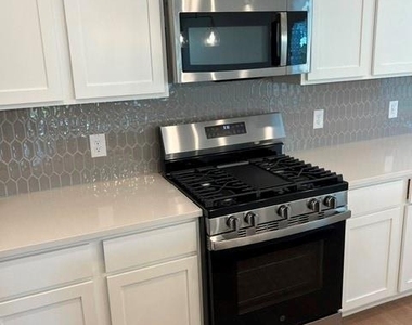 32523 Midsummer Drive - Photo Thumbnail 11