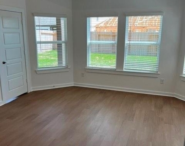 32523 Midsummer Drive - Photo Thumbnail 16