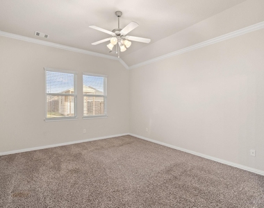 135 San Bernard Drive Drive - Photo Thumbnail 16