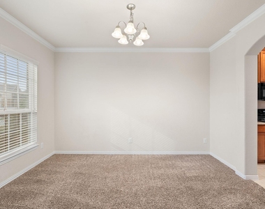 135 San Bernard Drive Drive - Photo Thumbnail 4