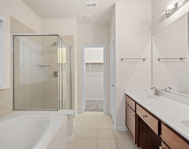 135 San Bernard Drive Drive - Photo Thumbnail 18