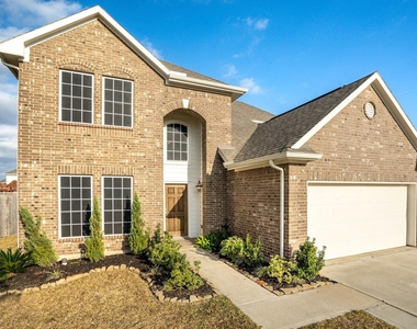 135 San Bernard Drive Drive - Photo Thumbnail 2