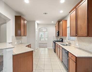135 San Bernard Drive Drive - Photo Thumbnail 8