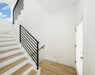 3012 Delano Street - Photo Thumbnail 10
