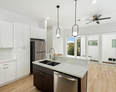 3012 Delano Street - Photo Thumbnail 5