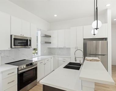 3012 Delano Street - Photo Thumbnail 7