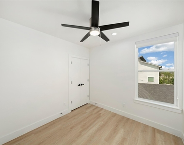 3012 Delano Street - Photo Thumbnail 17