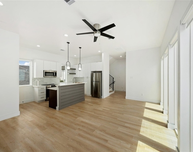 3012 Delano Street - Photo Thumbnail 3