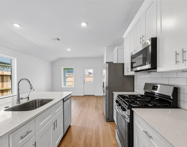3529 Longhorn Valley Street - Photo Thumbnail 17