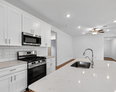 3529 Longhorn Valley Street - Photo Thumbnail 19