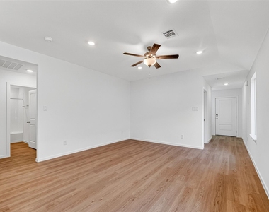 3529 Longhorn Valley Street - Photo Thumbnail 13