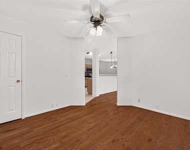 6807 Lauderwick Court - Photo Thumbnail 5