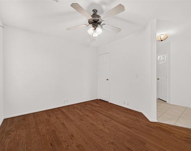 6807 Lauderwick Court - Photo Thumbnail 7