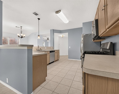 6807 Lauderwick Court - Photo Thumbnail 17