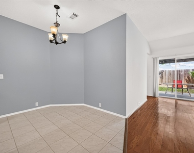 6807 Lauderwick Court - Photo Thumbnail 15