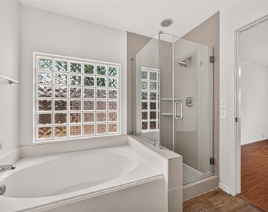 6807 Lauderwick Court - Photo Thumbnail 36