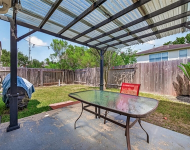 6807 Lauderwick Court - Photo Thumbnail 39