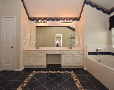 3810 Buckley Lane - Photo Thumbnail 9