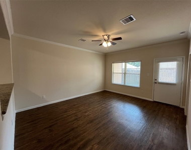 601 Rosewood Street - Photo Thumbnail 2