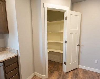 21155 Gosling Road - Photo Thumbnail 9