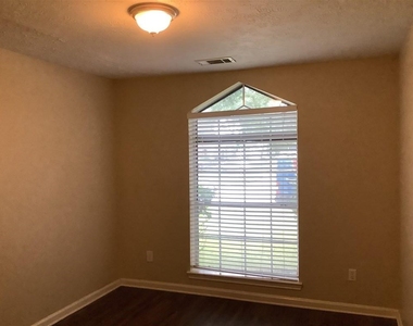 1423 Hunter Green Lane - Photo Thumbnail 14