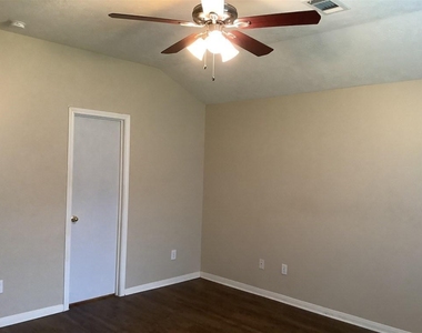 1423 Hunter Green Lane - Photo Thumbnail 13