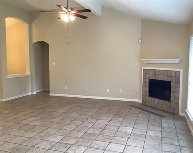 1423 Hunter Green Lane - Photo Thumbnail 5