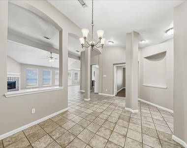 1423 Hunter Green Lane - Photo Thumbnail 4