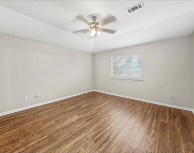 1423 Hunter Green Lane - Photo Thumbnail 8
