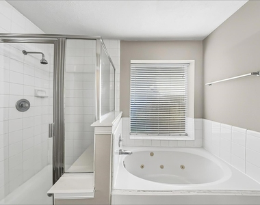 1423 Hunter Green Lane - Photo Thumbnail 10