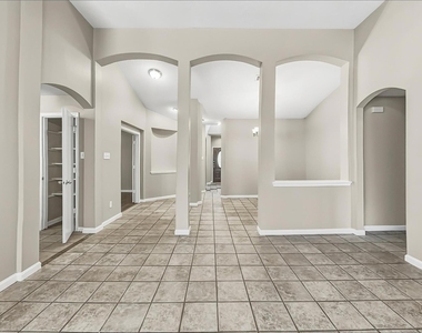 1423 Hunter Green Lane - Photo Thumbnail 5