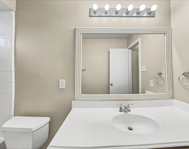 1423 Hunter Green Lane - Photo Thumbnail 13