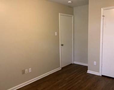 1423 Hunter Green Lane - Photo Thumbnail 16