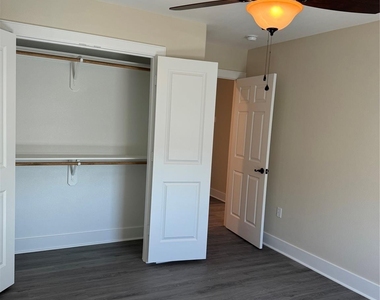 8522 Viterbo Road - Photo Thumbnail 5