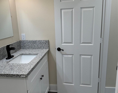 8522 Viterbo Road - Photo Thumbnail 11